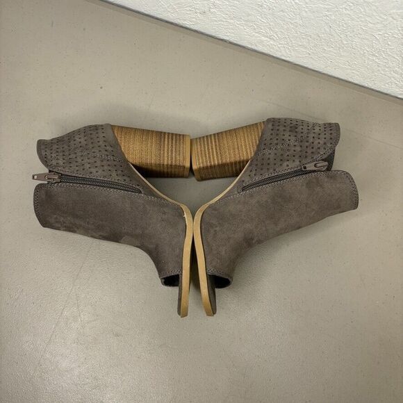 Universal Thread Gray Peep Toe Suede Ankle Booties Block Heel Size 6.5 M - Picture 3 of 11